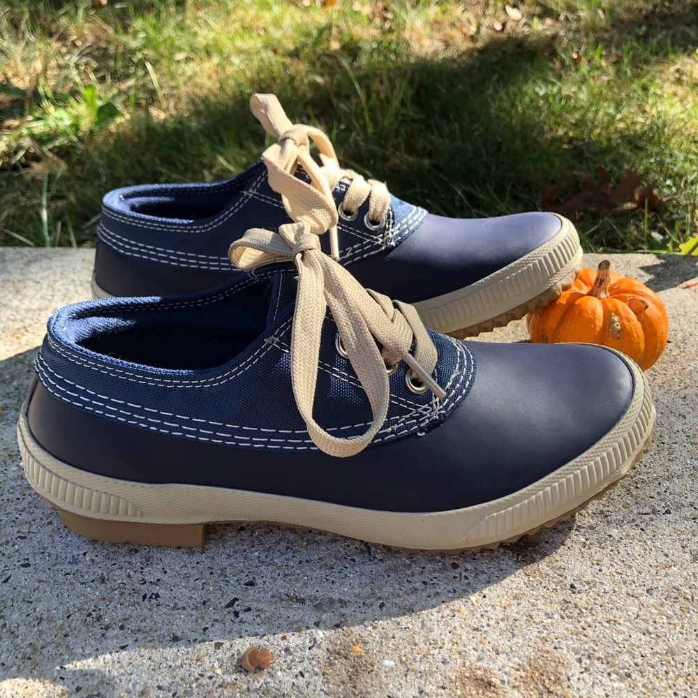 London Fog blue and cream Tideway boat shoes size 6